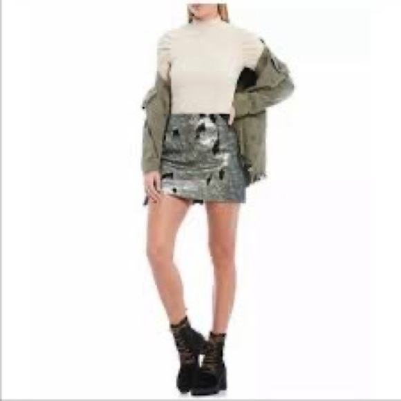 Free People Camo Mini Skirt Women's Size 12 NWT - Picture 1 of 5
